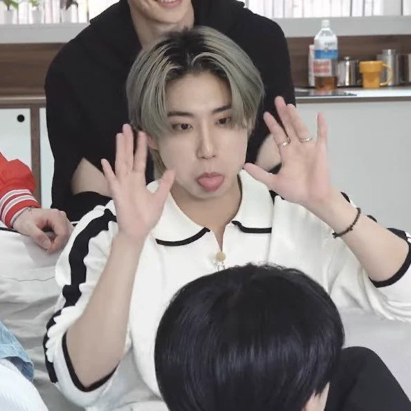 Han Jisung \| Cartoon IRL?!😨 thumbnail