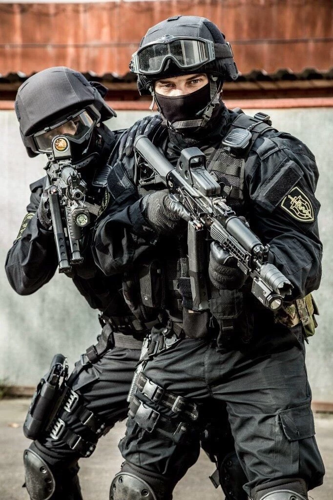 army soldiers thumbnail