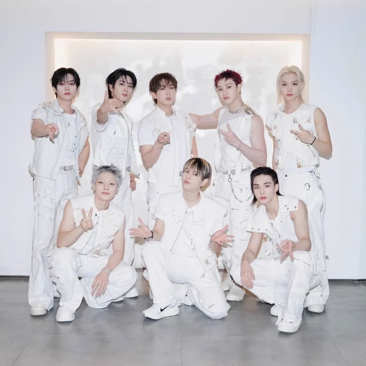 Stray kids thumbnail