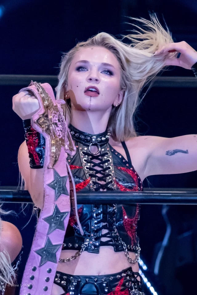 Julia Hart thumbnail