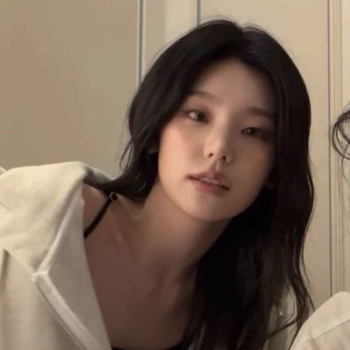 • Yeji — [ WLW / GL ]. thumbnail