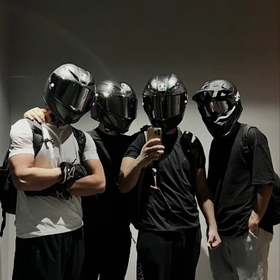 4 bikers (Daman, hiju, Zane, yohan) thumbnail