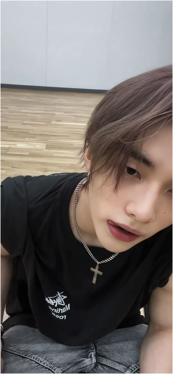 hyunjin thumbnail