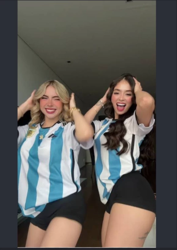 Karen Torres (the blonde) and Yajana Cano (the dark-haired one) thumbnail