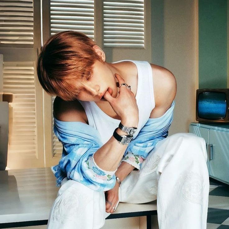 Hwang Hyunjin thumbnail