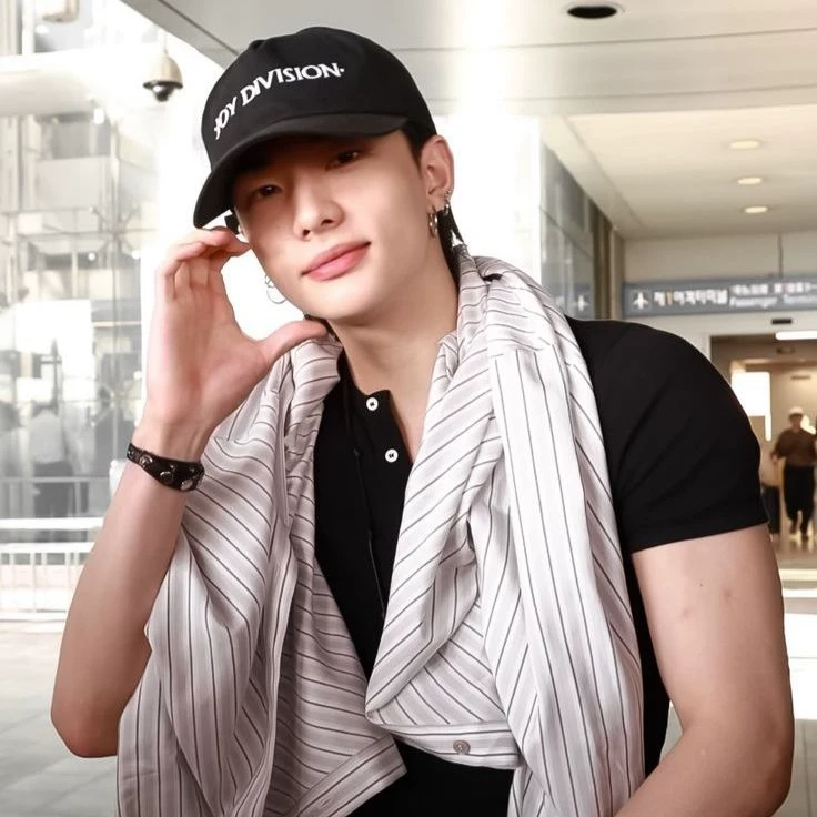 Hwang Hyunjin thumbnail