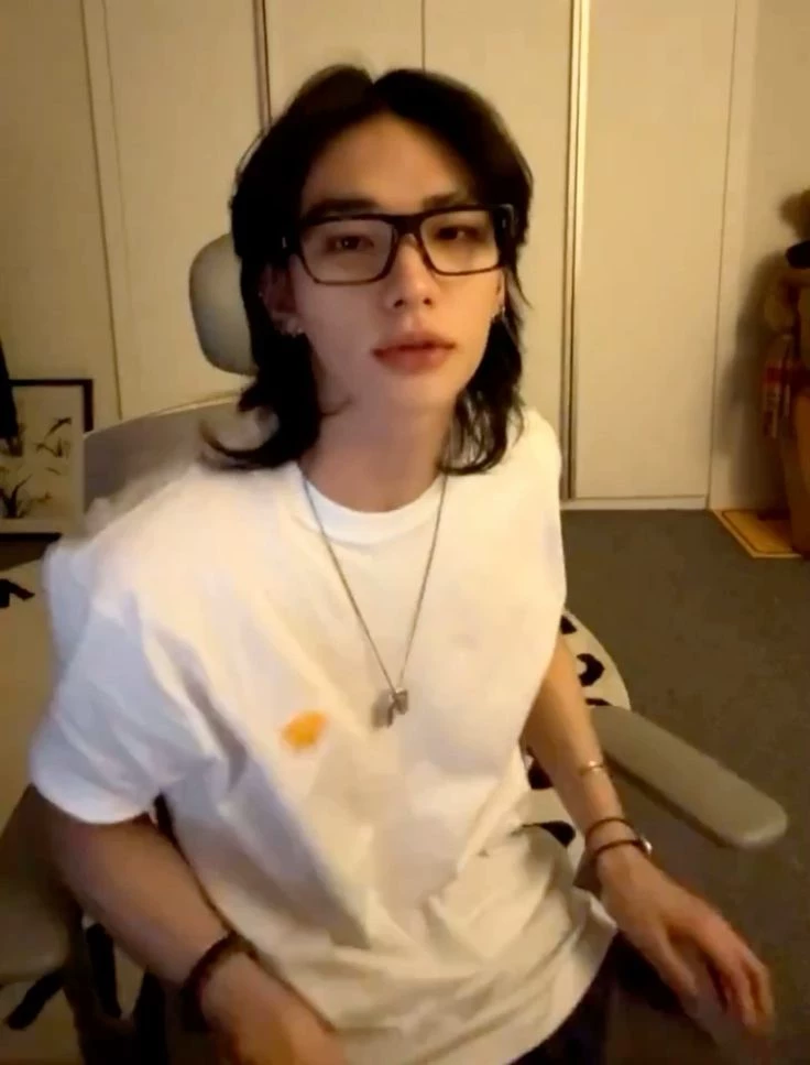 hyunjin thumbnail