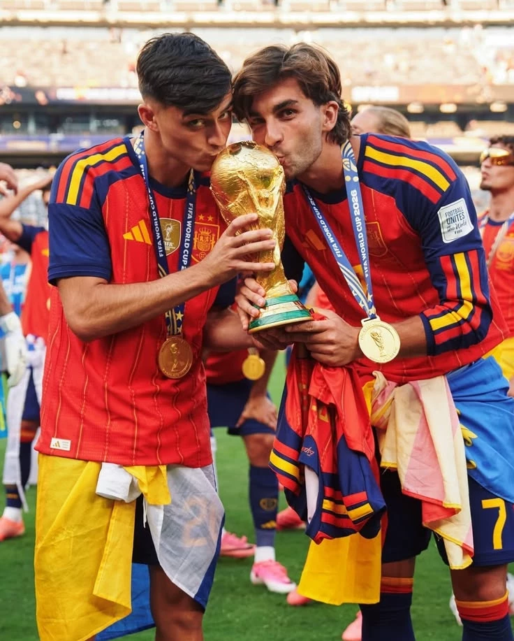 Ferran and Pedri are your parents! thumbnail