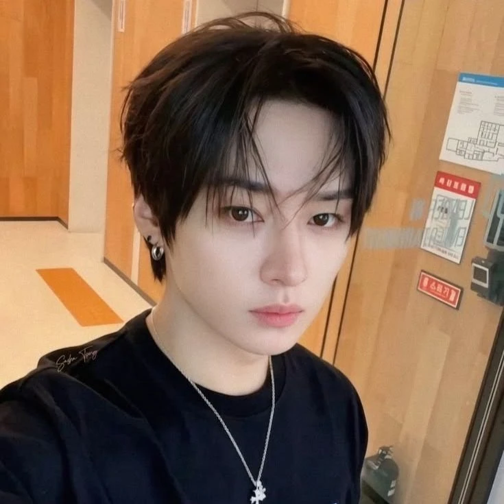 Lee Know thumbnail