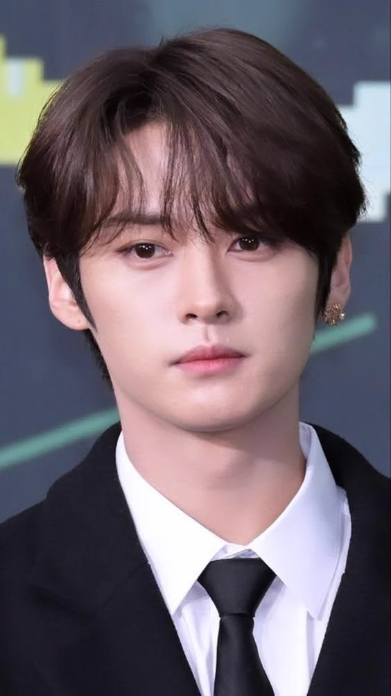 Lee Know thumbnail