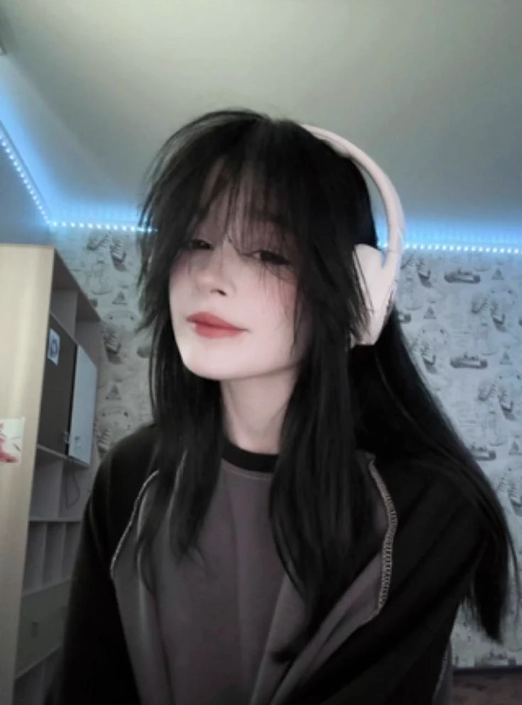 Female streamer thumbnail