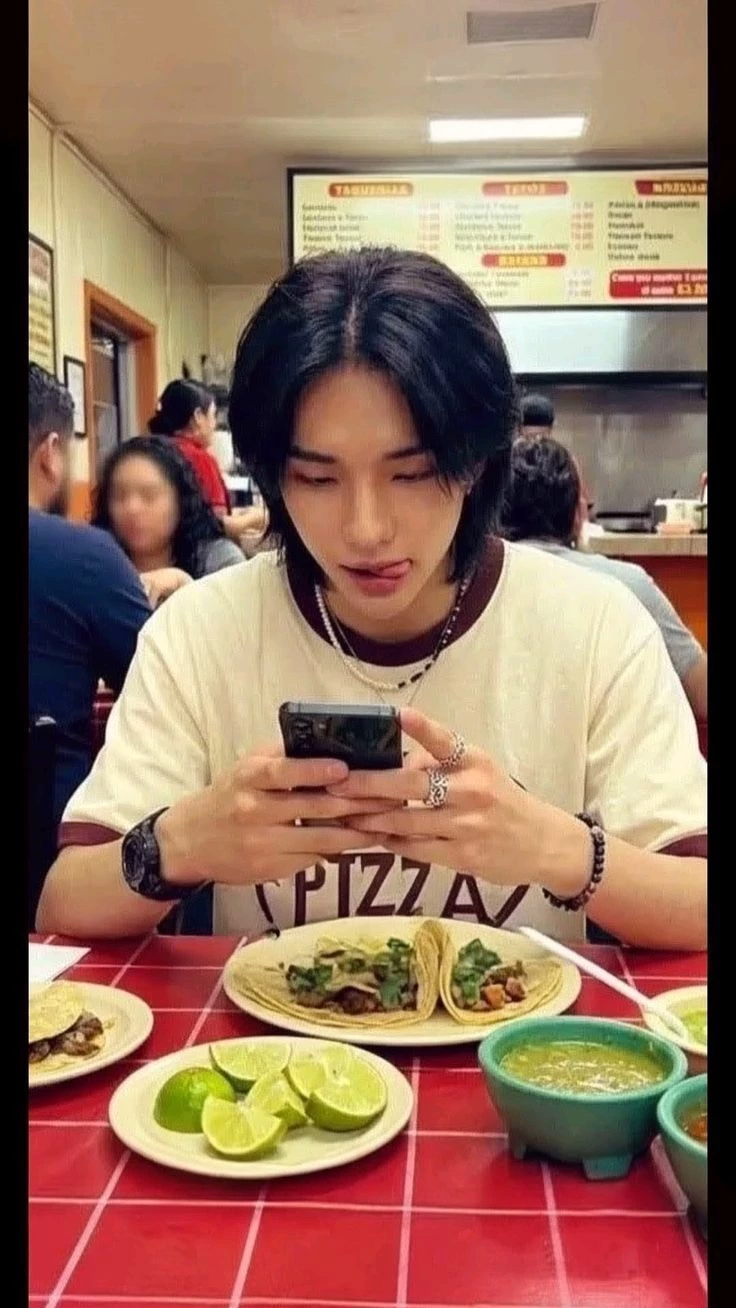 Hwang Hyunjin thumbnail