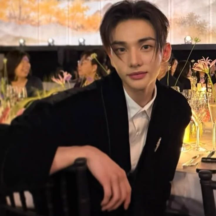 Hwang Hyunjin thumbnail