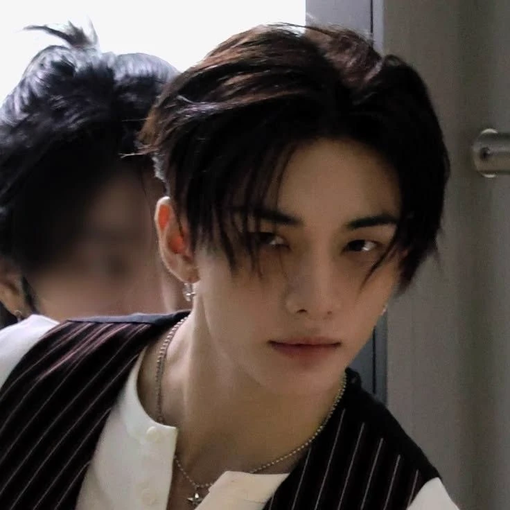 Hwang Hyunjin thumbnail