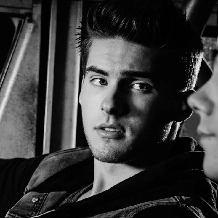 Theo Raeken thumbnail