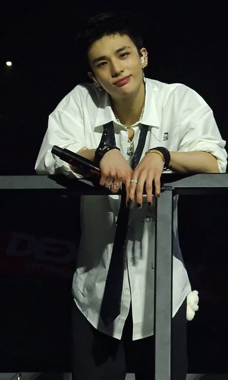 Hwang Hyunjin thumbnail