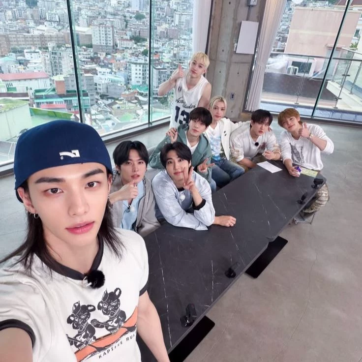 Straykids thumbnail