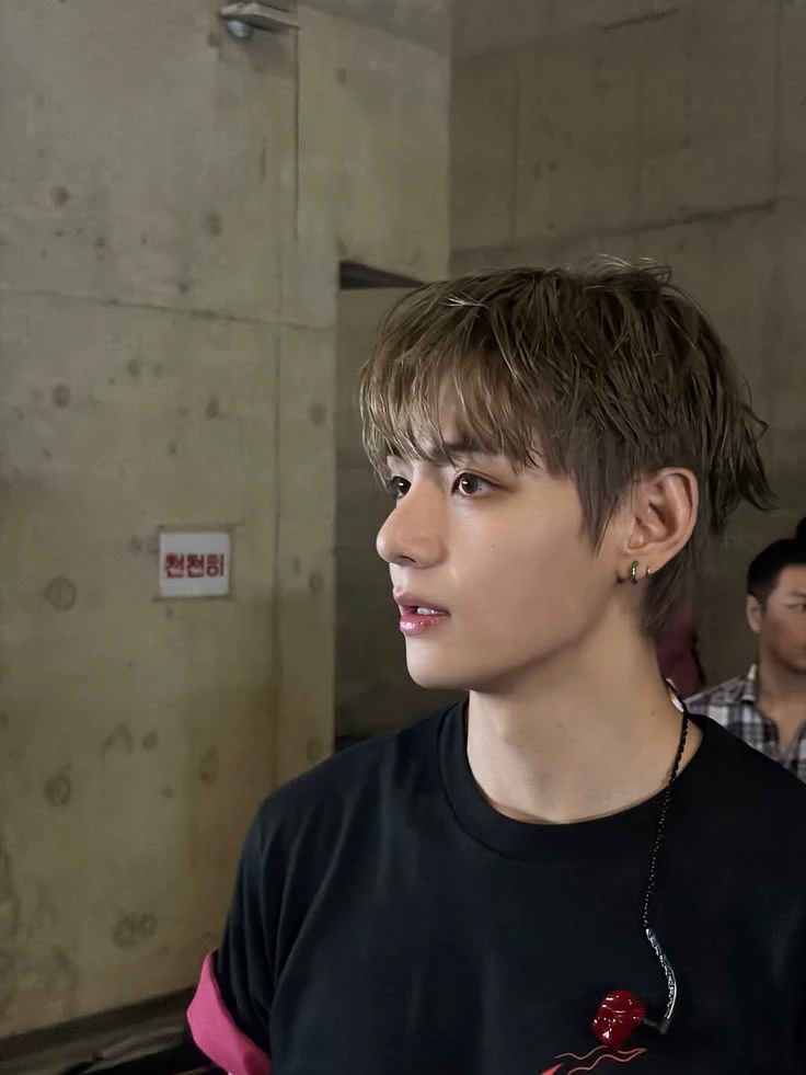 Kim Taehyung thumbnail