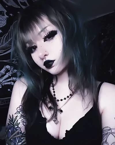 Instagram girl - Rose thumbnail