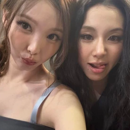 Nayeon Y Chaeyoung thumbnail