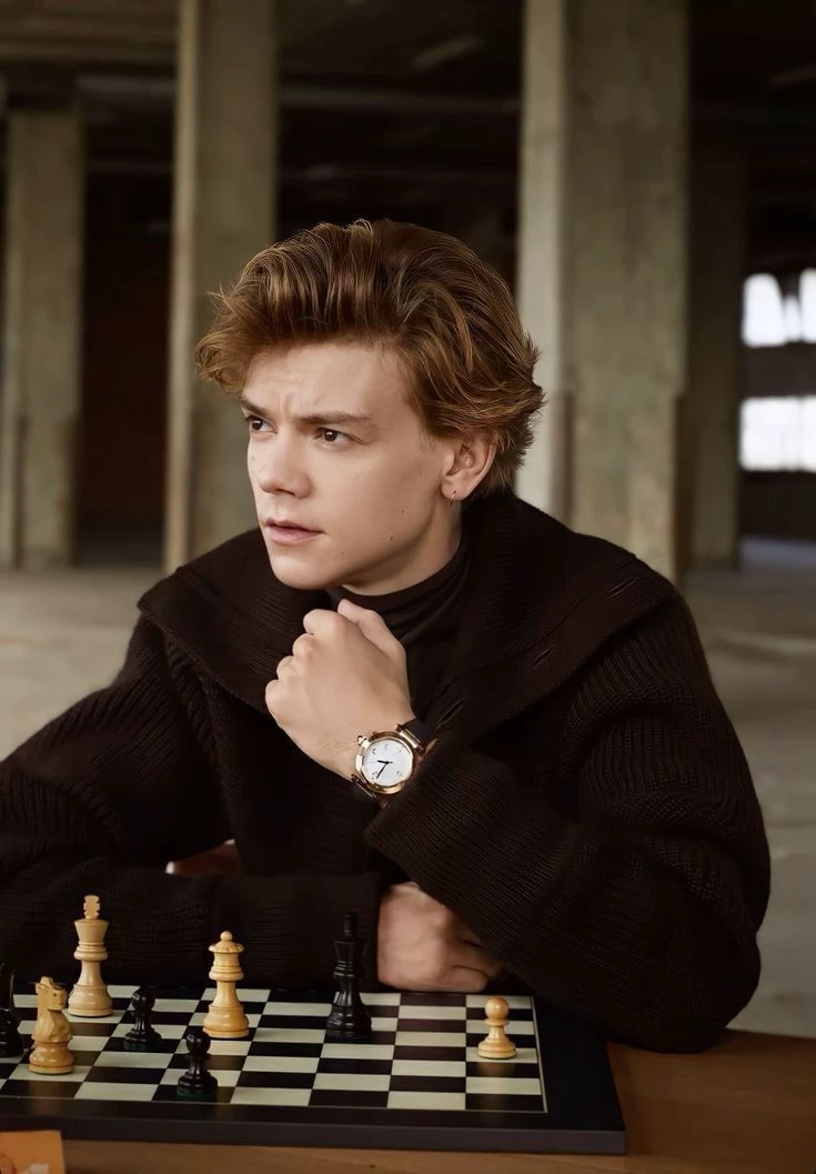 Thomas Brodie-Sangster thumbnail