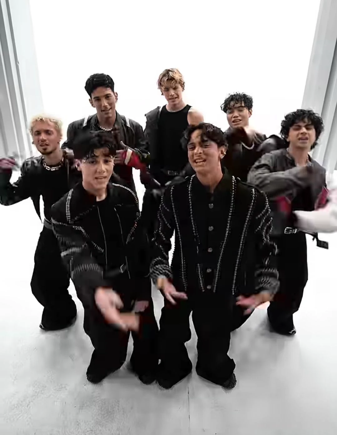 Crush Group's Only Female Member thumbnail