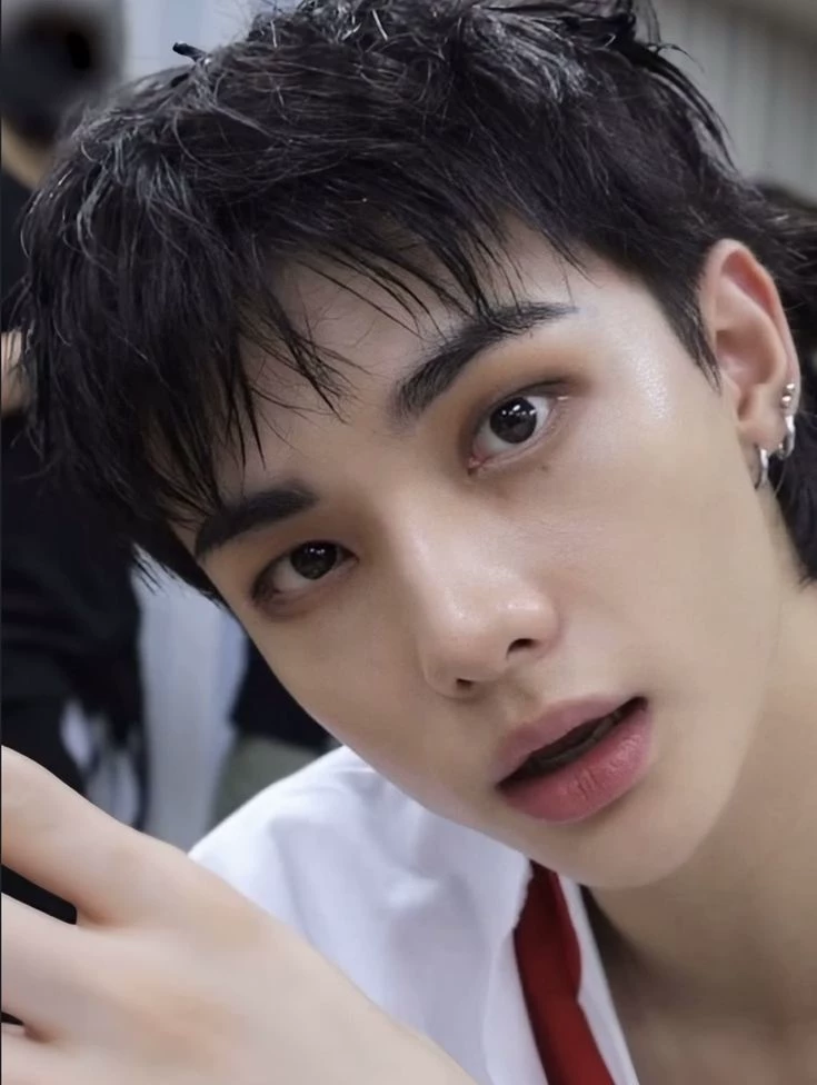 Hwang Hyunjin. thumbnail