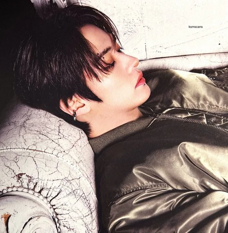Lee know. thumbnail