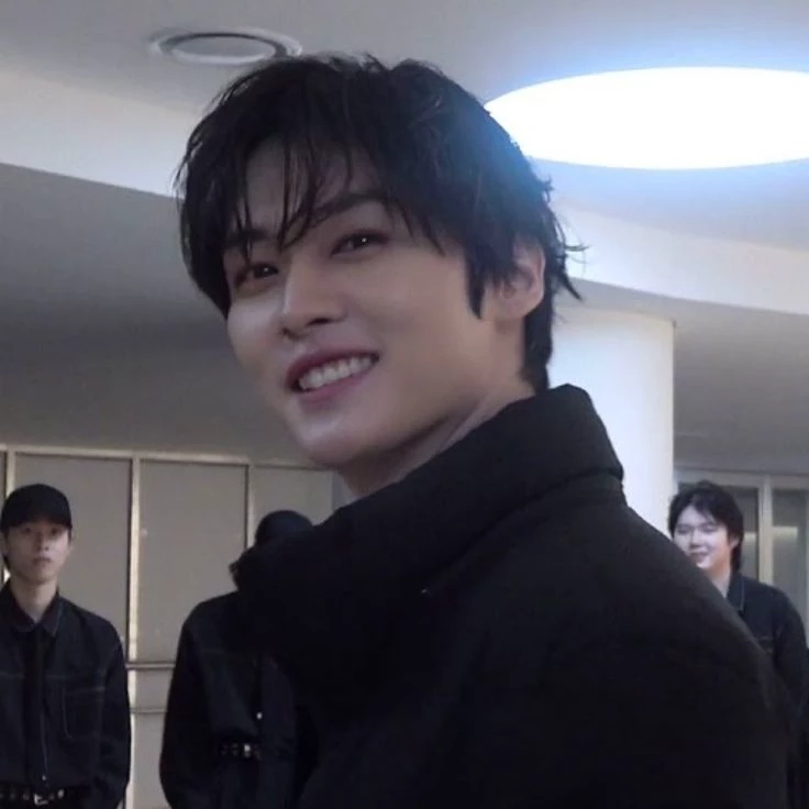 Lee know thumbnail