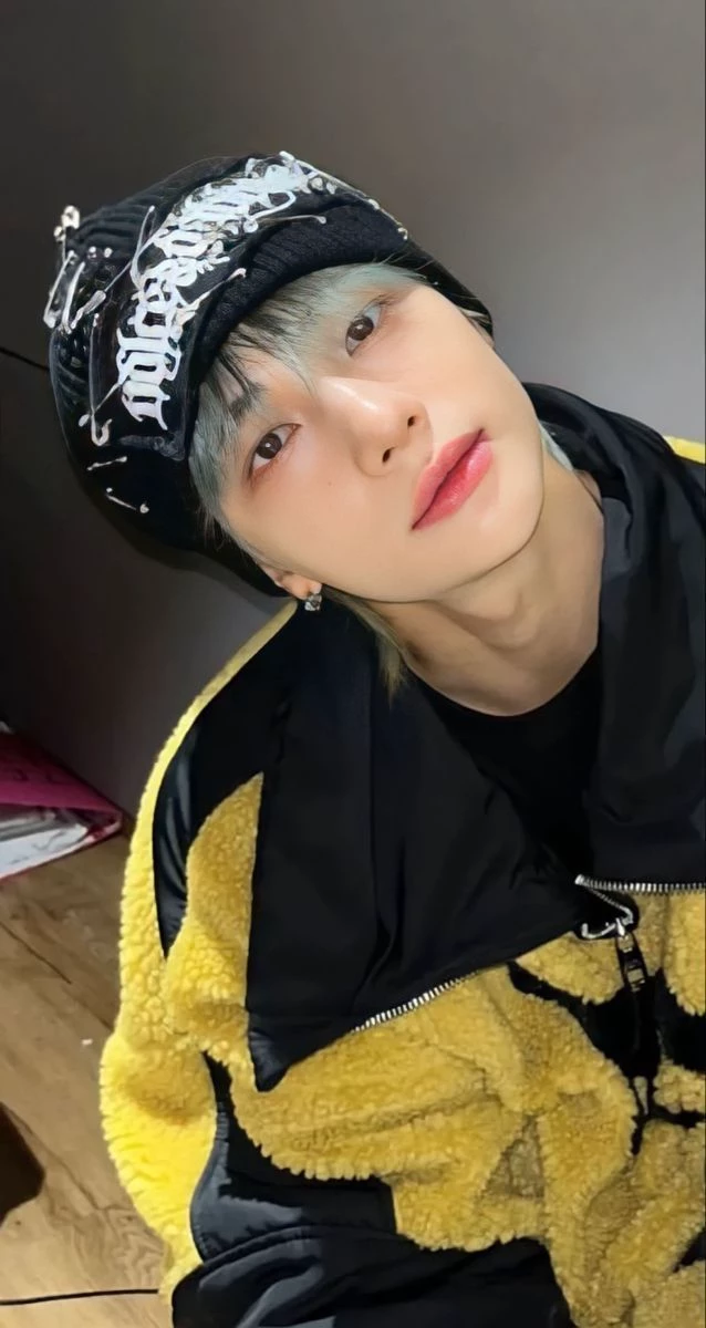 Hwang Hyunjin thumbnail