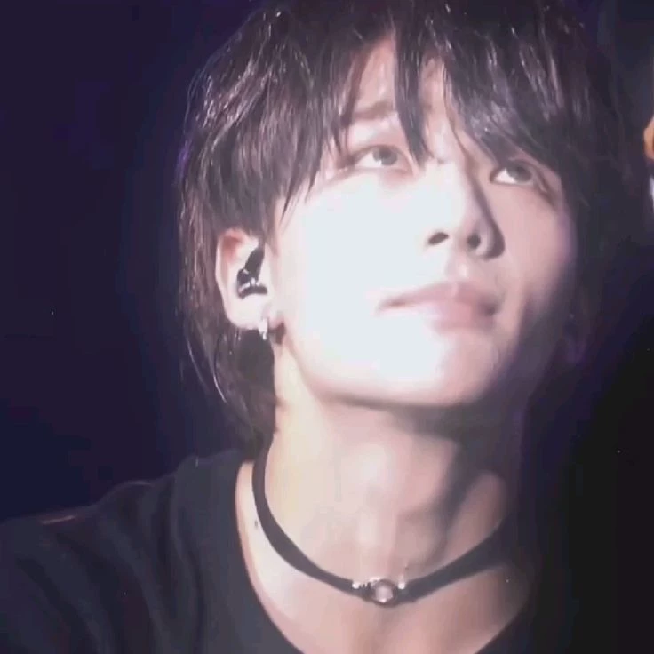 Hwang Hyunjin thumbnail
