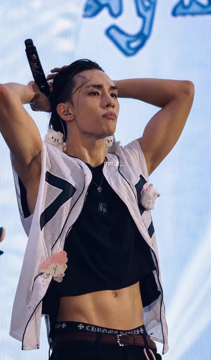 hyunjin~\\\ thumbnail
