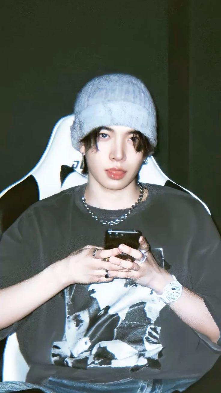 Lee heeseung thumbnail
