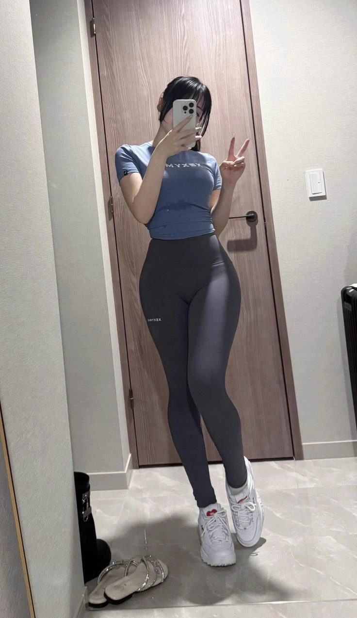 Min-seo (Your girlfriend's best friends) thumbnail