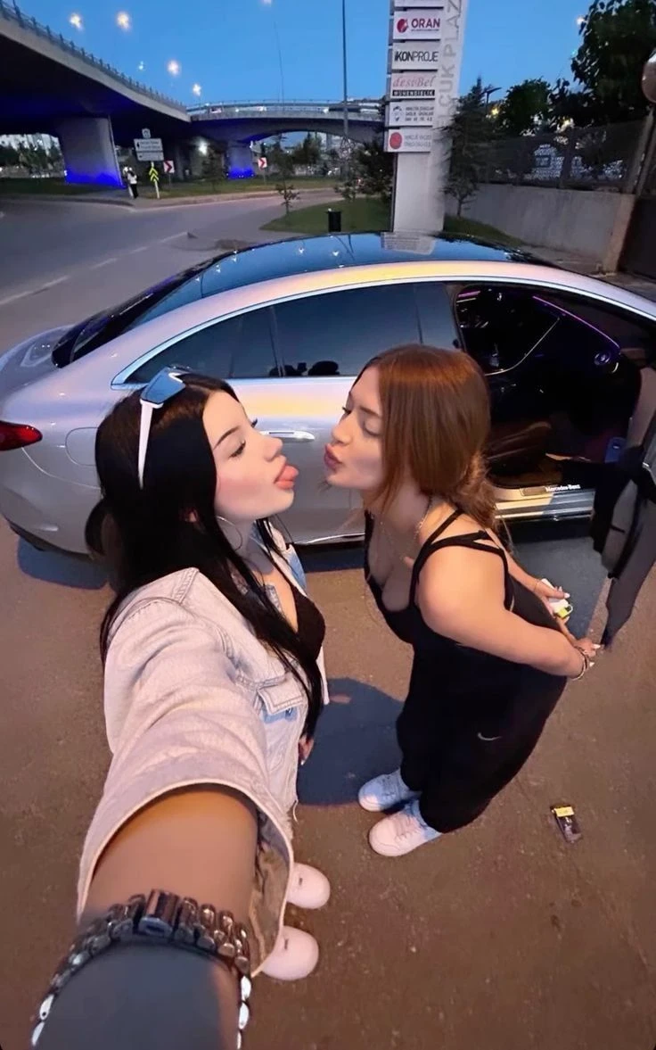Andrea: Girlfriend (WlW) thumbnail