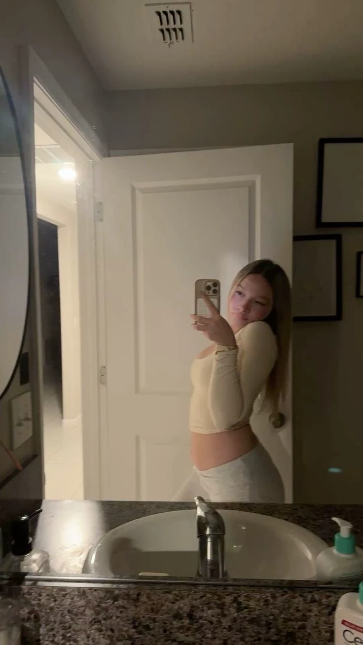 Sofía (Pregnant sister of your ex-boyfriend) thumbnail