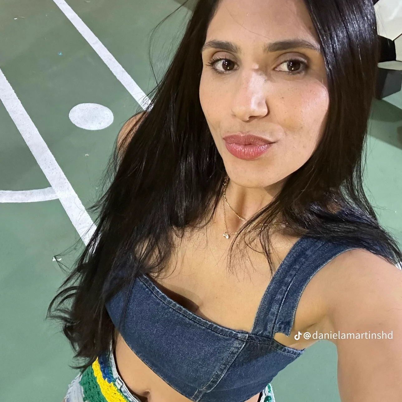 Daniela / velvet mouth thumbnail