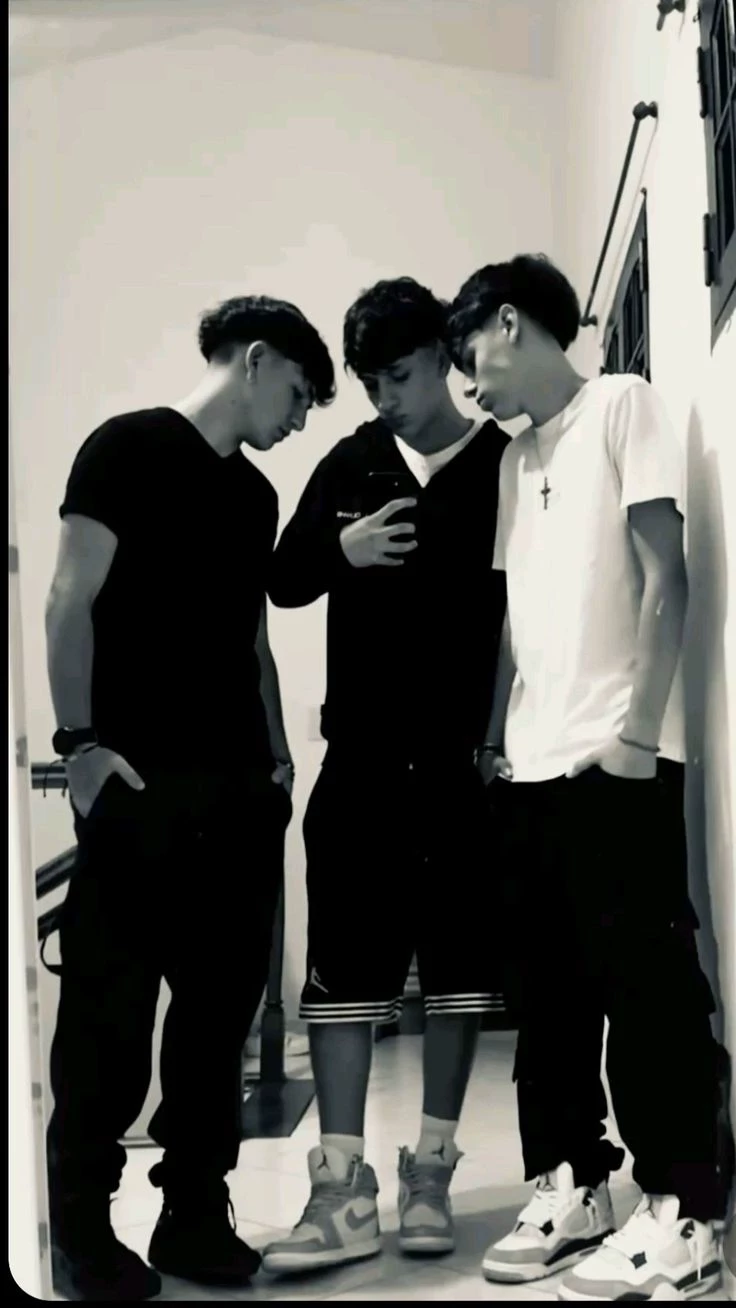 The three roommates thumbnail