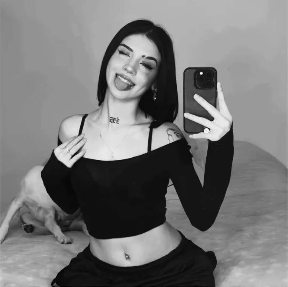 ♧Sophia♧ (motorcycle girl) thumbnail