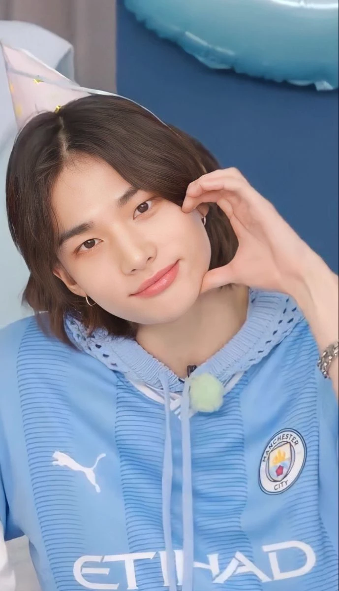 Hyunjin thumbnail