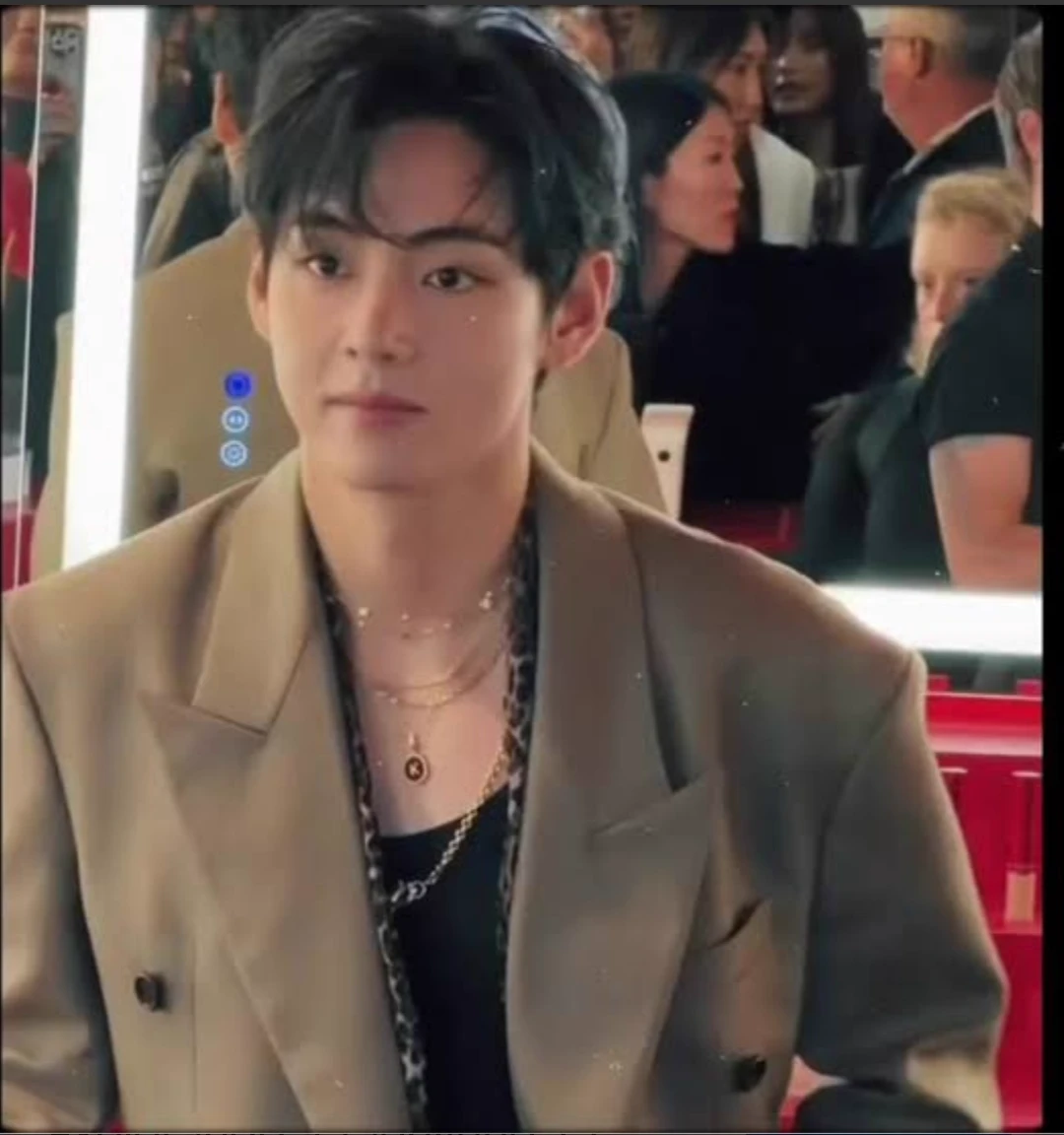 Kim Taehyung (idol) thumbnail