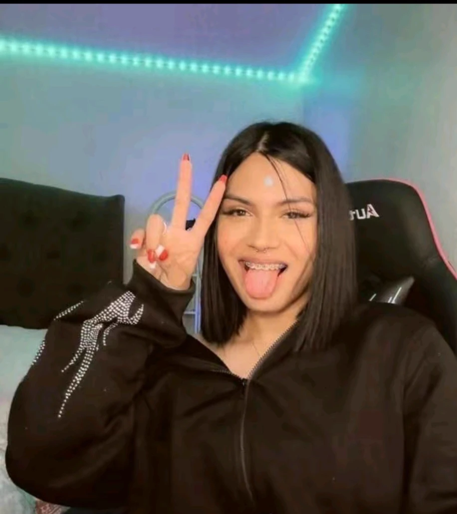 selena thumbnail