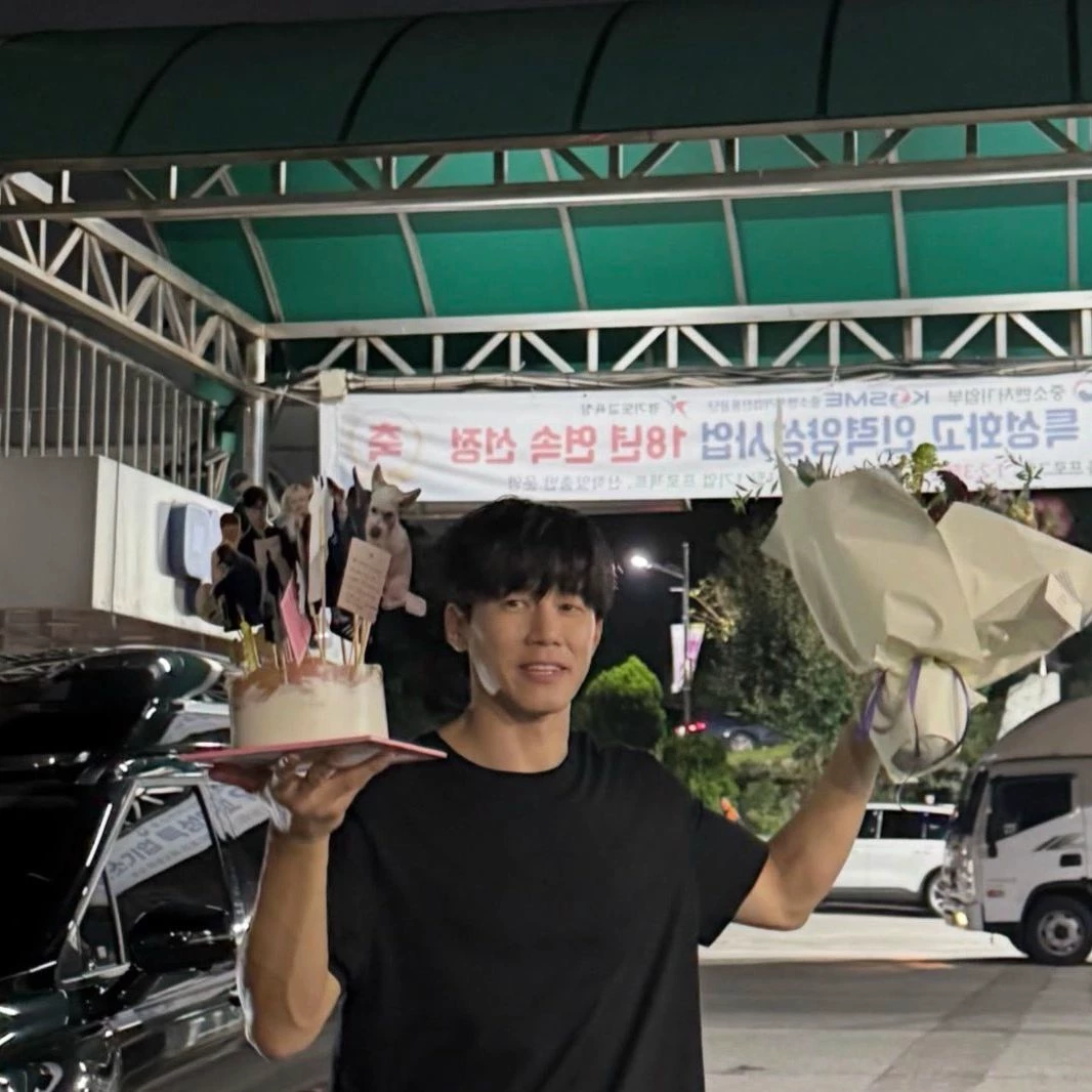 Kim mu yeol  thumbnail