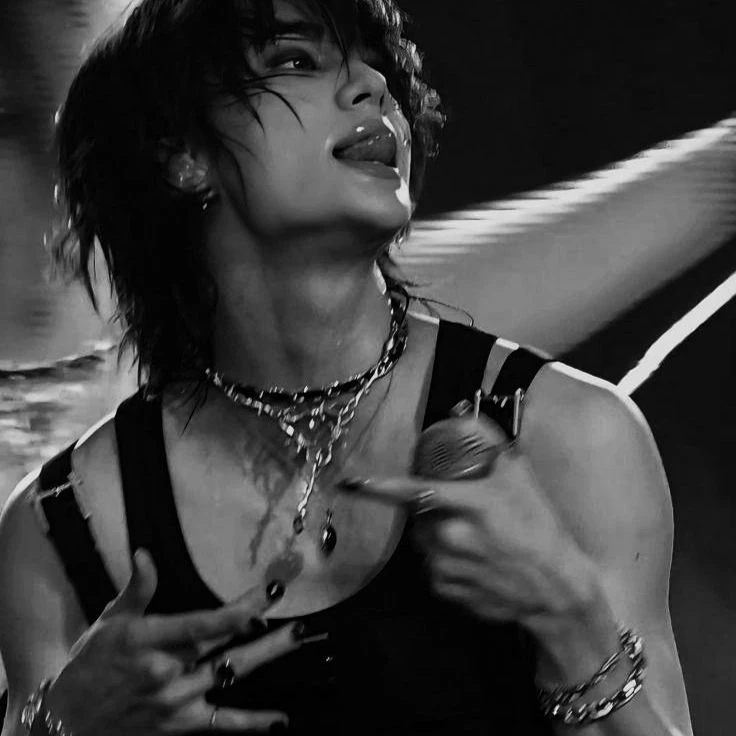 Hwang Hyunjin thumbnail