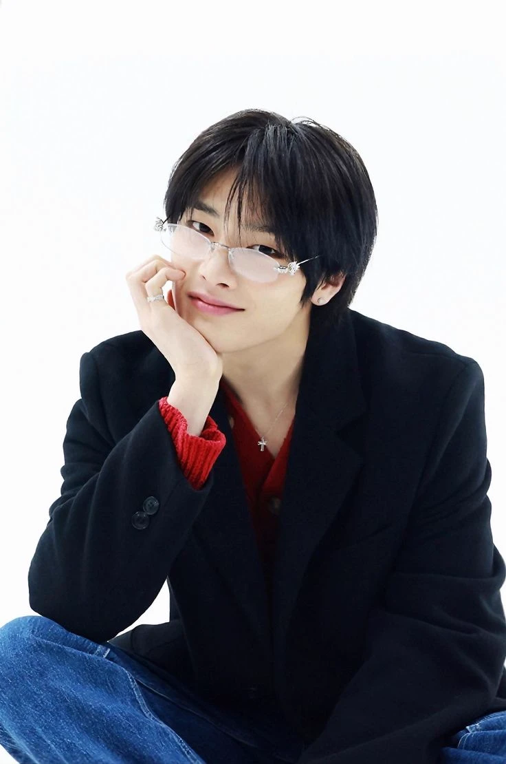 Yang Jeongin (I.N) thumbnail
