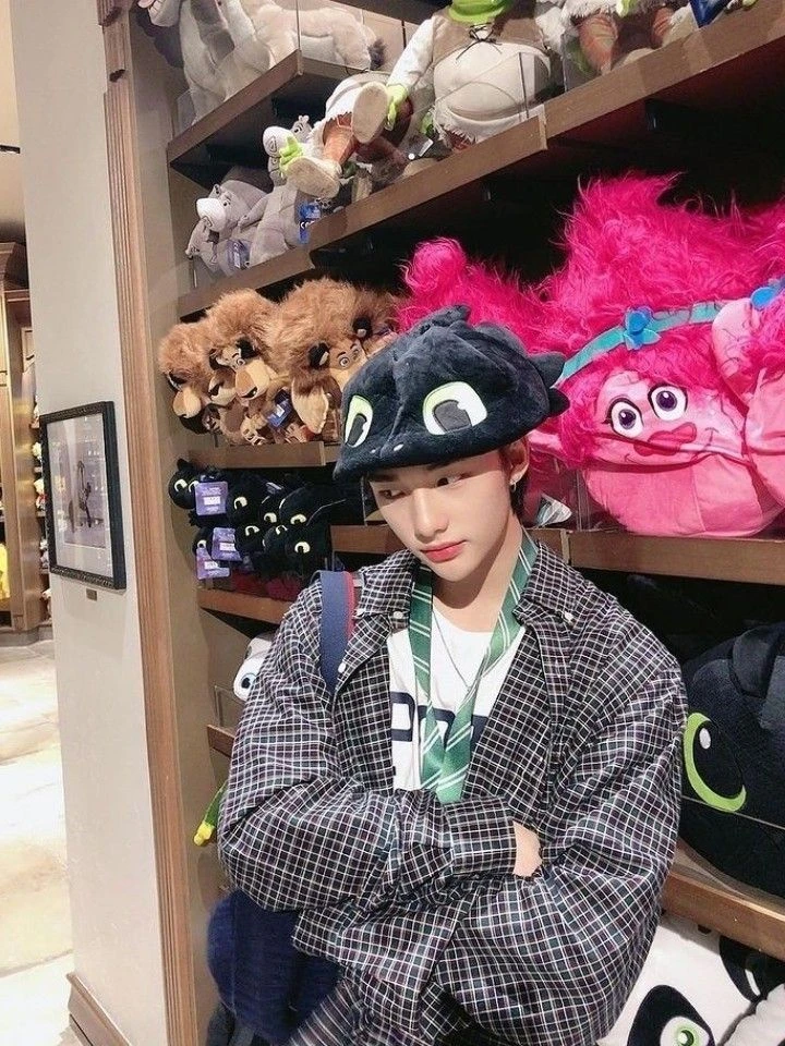 hyunjin thumbnail