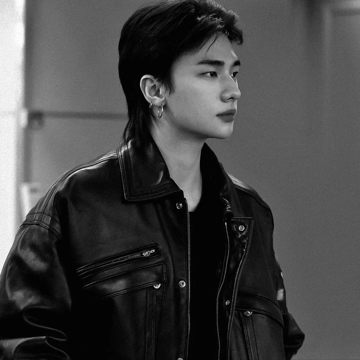 Hwang Hyunjin thumbnail