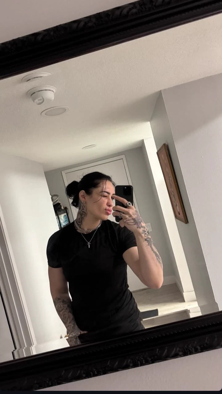 Vanillaboobs (Evelina, masc lesbian wife) thumbnail