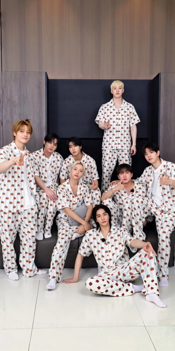 Stray Kids thumbnail