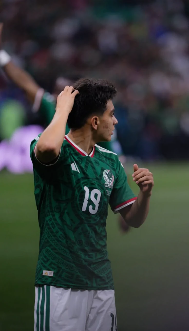 Gilberto Mora 🫐 thumbnail